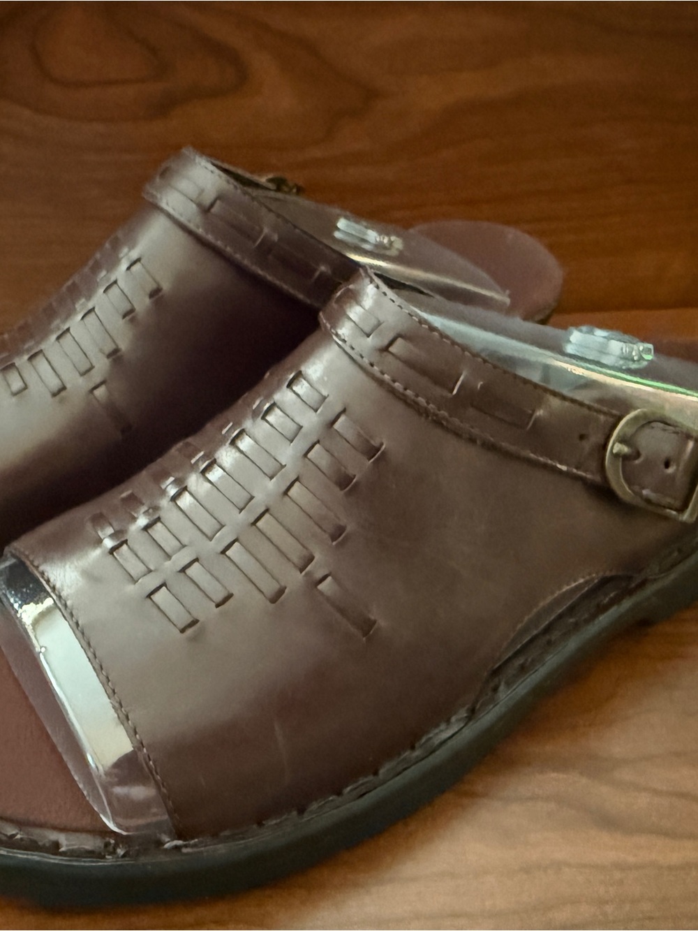 Clarks Women’s size 10 Dark Brown Leather Slide Sandals with Buckle NIB - Picture 2 of 7